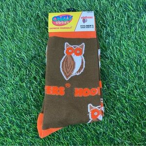 Hooters Hot Wings Men's Novelty Dress Crew Socks Owl Design Brown and Orange